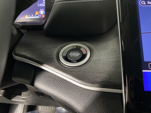 Used 2023 Jeep Grand Cherokee Limited image 25