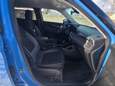 Used 2024 Chevrolet TrailBlazer LT w/ LPO, Blackout Package FWD image 29