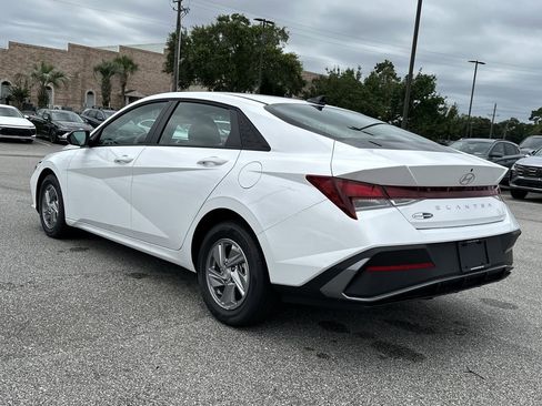 New 2026 Hyundai Elantra SE FWD image 5
