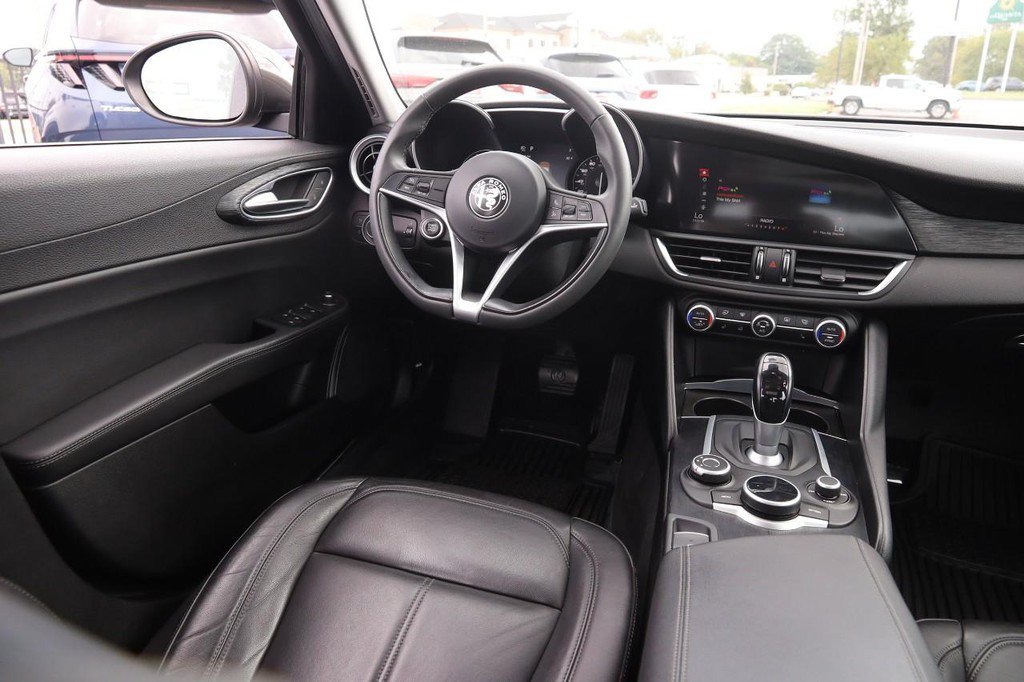 Used 2019 Alfa Romeo Giulia AWD image 22