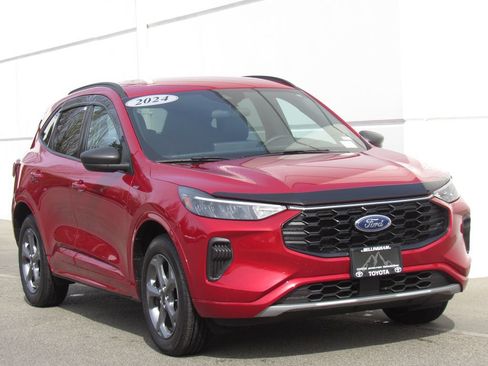 Used 2024 Ford Escape ST-Line w/ Tech Pack #1 AWD/4WD image 2