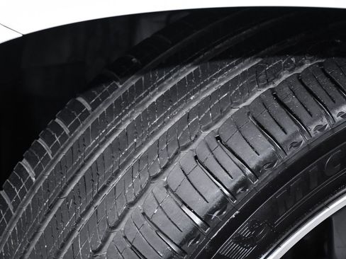 Used 2025 Mercedes-Benz GLE 350 4MATIC w/ AMG Line Exterior image 89