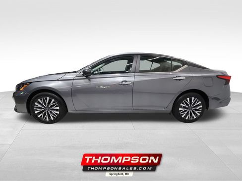 Used 2025 Nissan Altima 2.5 SV AWD/4WD image 1