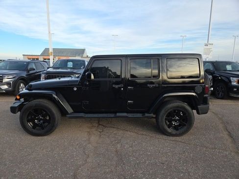 Used 2014 Jeep Wrangler Unlimited Sahara image 2
