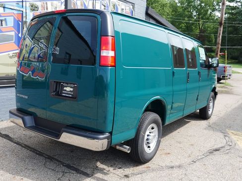 New 2026 Chevrolet Express 3500 w/ Driver Convenience Package RWD image 24