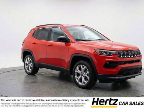 Used 2025 Jeep Compass Latitude image 1