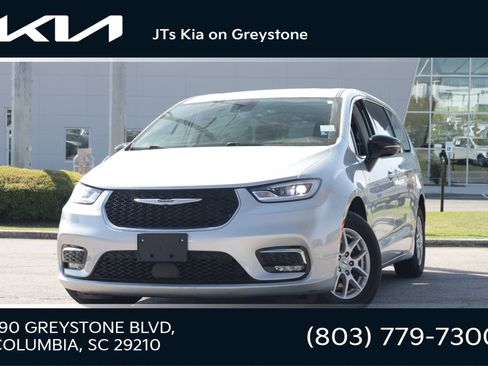 Used 2024 Chrysler Pacifica Touring-L image 1