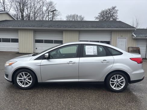 Used 2017 Ford Focus SE image 8