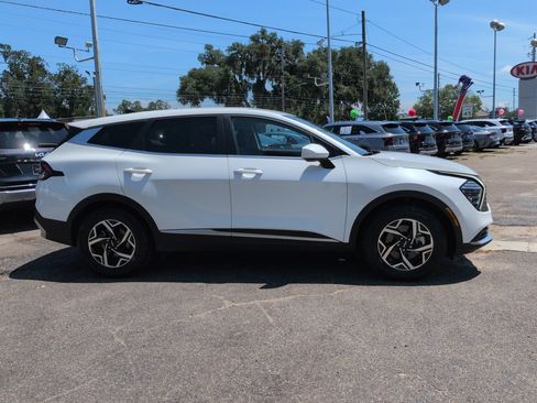 Certified 2025 Kia Sportage LX FWD image 4