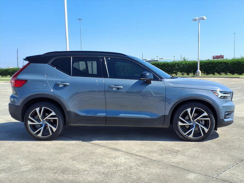 Used 2022 Volvo XC40 T5 R-Design w/ Advanced Package image 27
