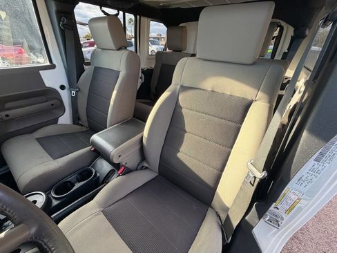 Used 2009 Jeep Wrangler Unlimited X image 16