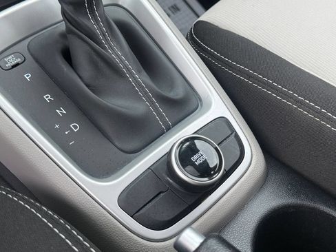 Certified 2024 Hyundai Venue SEL FWD image 30