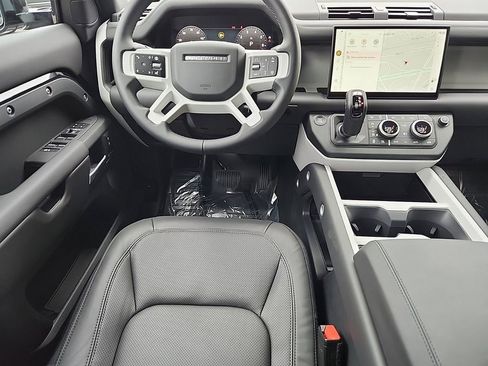 New 2025 Land Rover Defender 110 X-Dynamic SE image 4
