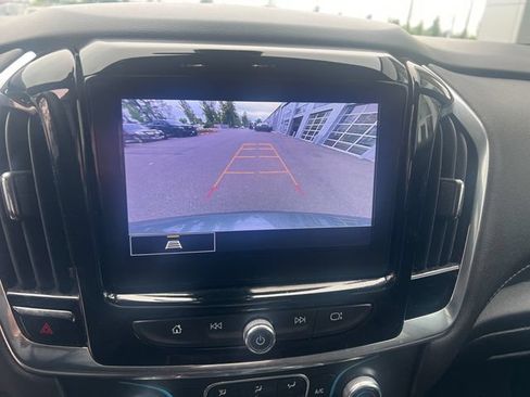 Used 2023 Chevrolet Traverse LT AWD/4WD image 16