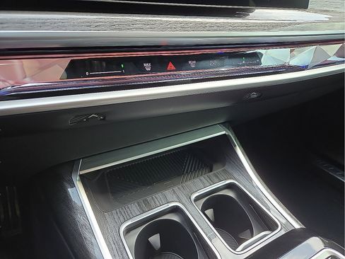 Used 2025 BMW 740i xDrive AWD/4WD image 22