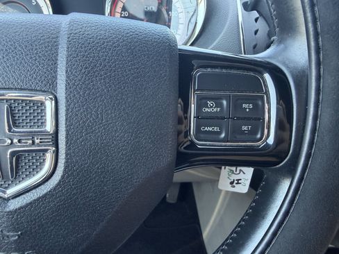 Used 2014 Dodge Grand Caravan SXT FWD image 25