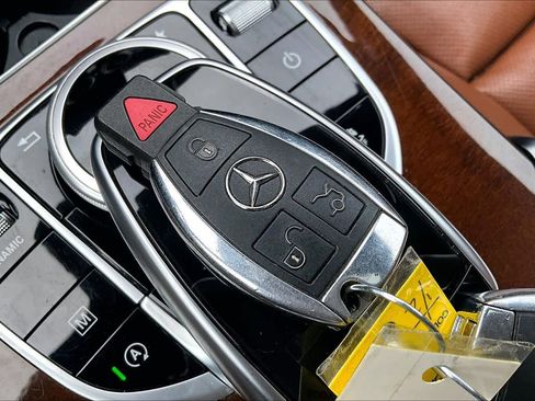 Used 2019 Mercedes-Benz GLC 300 4MATIC image 15