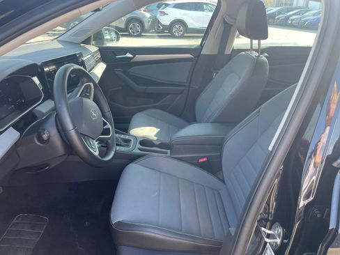 Used 2025 Volkswagen Jetta SE image 27