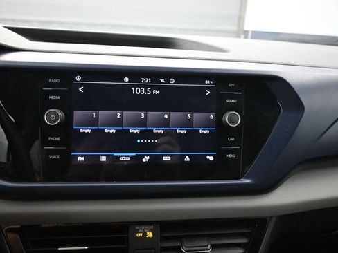 Used 2022 Volkswagen Taos SE FWD image 16