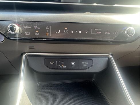 Used 2026 Kia Carnival FWD image 25
