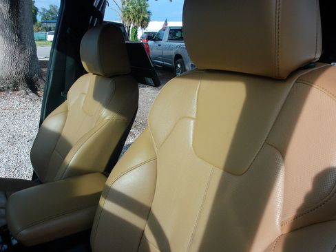 Used 2022 Kia Telluride SX w/ Towing Package FWD image 13