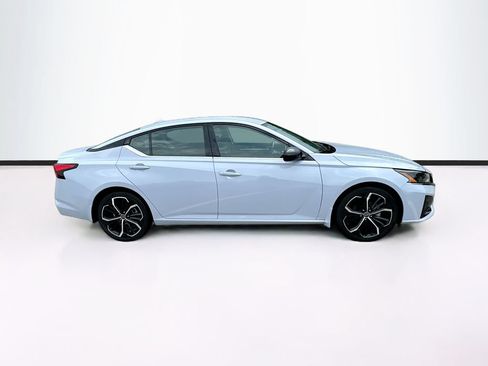 Used 2025 Nissan Altima 2.5 SR FWD image 4