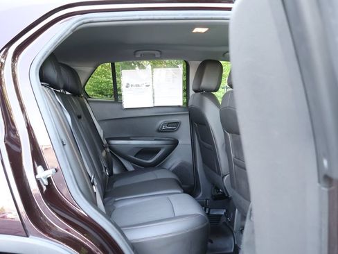 Certified 2022 Chevrolet Trax LT w/ LT Convenience Package AWD/4WD image 44