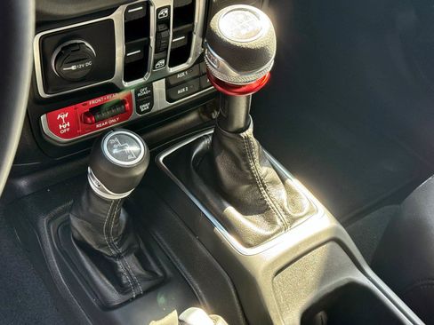 Used 2026 Jeep Wrangler Unlimited Rubicon AWD/4WD image 18