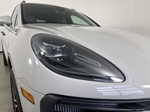 Certified 2023 Porsche Macan S AWD/4WD image 11