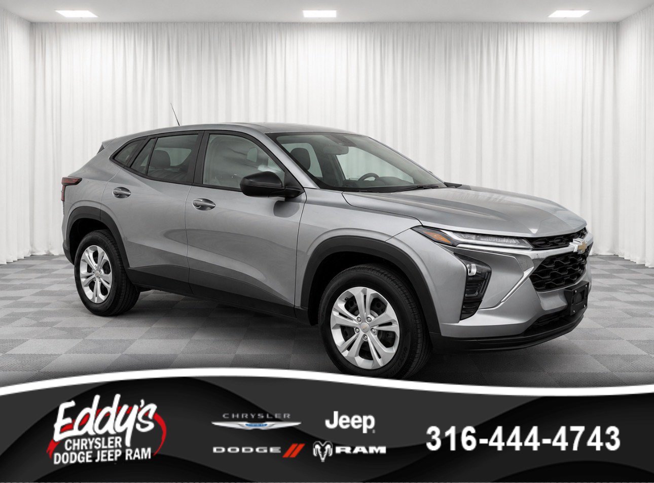 Used 2026 Chevrolet Trax LS w/ Driver Confidence Package FWD image 1