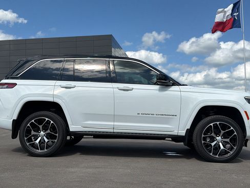 Certified 2025 Jeep Grand Cherokee Summit AWD/4WD image 4