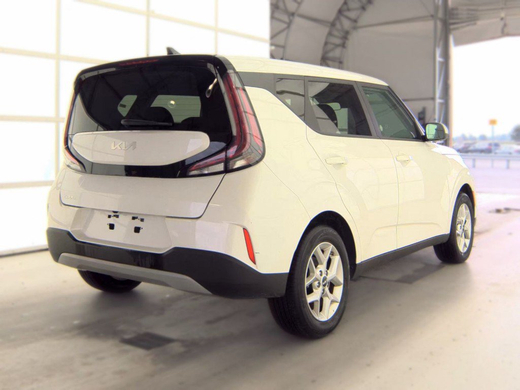 Certified 2025 Kia Soul LX w/ LX Technology Package FWD image 5