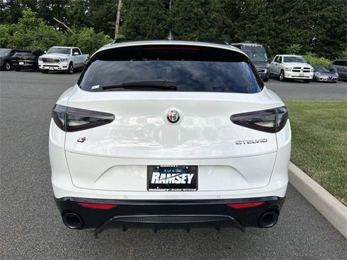 Used 2024 Alfa Romeo Stelvio Veloce image 26