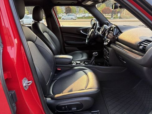 Used 2019 MINI Cooper Clubman ALL4 w/ Premium Package AWD/4WD image 17