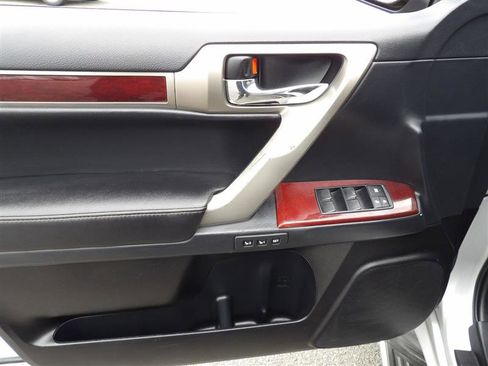 Used 2016 Lexus GX 460 image 11