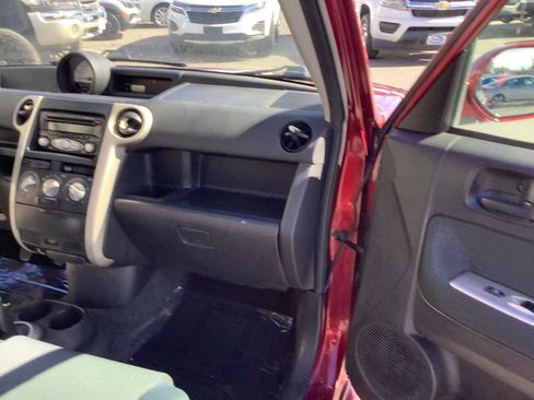 Used 2006 Scion xB FWD image 30