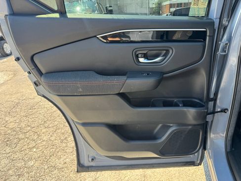 Used 2025 Honda Pilot Sport image 20
