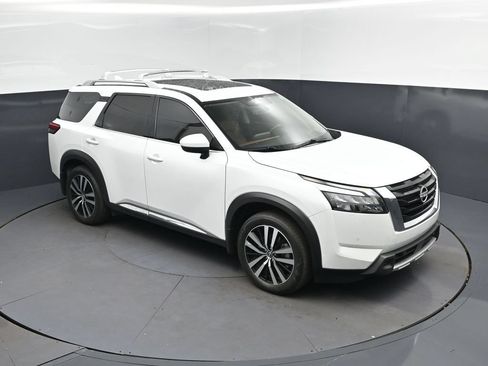 Used 2025 Nissan Pathfinder Platinum FWD image 36