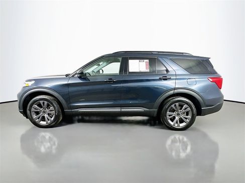 Used 2022 Ford Explorer XLT w/ Equipment Group 202A image 5
