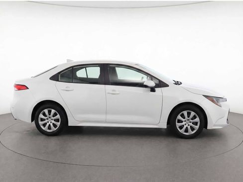 Used 2022 Toyota Corolla LE image 9