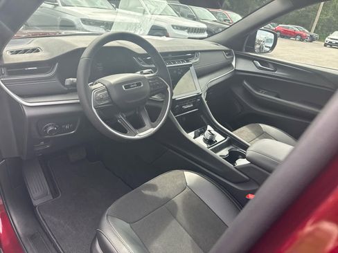 New 2025 Jeep Grand Cherokee Laredo image 15