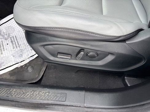 Used 2021 Ford Explorer XLT w/ XLT Sport Appearance Package image 12