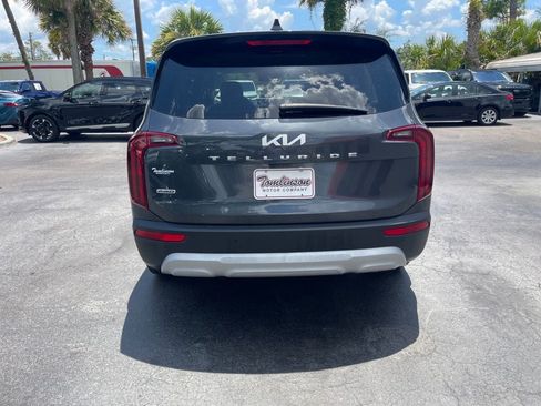 Used 2022 Kia Telluride LX AWD/4WD image 4