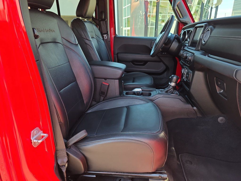 Used 2023 Jeep Wrangler Unlimited Sahara AWD/4WD image 15