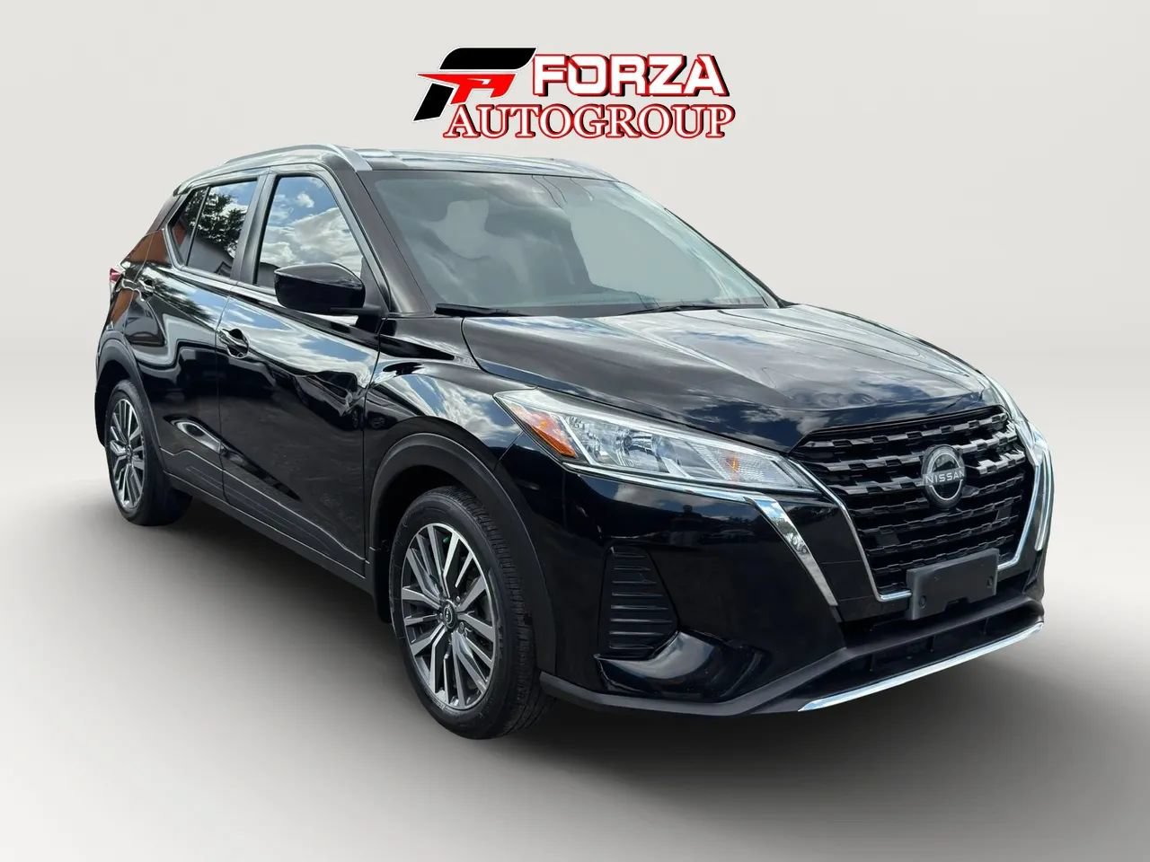 Used 2023 Nissan Kicks SV FWD image 3
