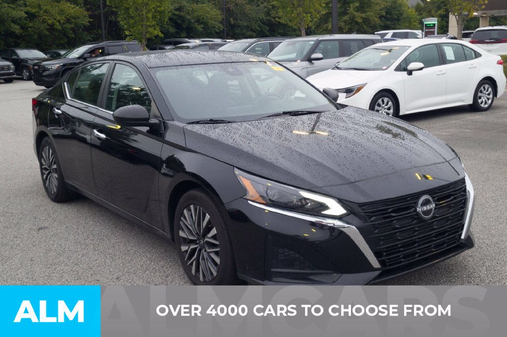 Used 2024 Nissan Altima 2.5 SV FWD image 2