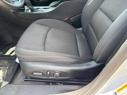 Used 2020 Chevrolet Malibu LT FWD image 17