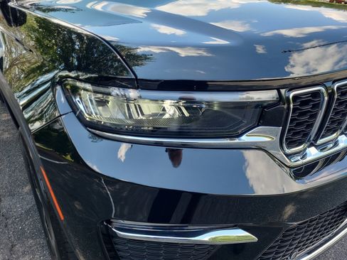 New 2025 Jeep Grand Cherokee Limited w/ Luxury Tech Group II image 24