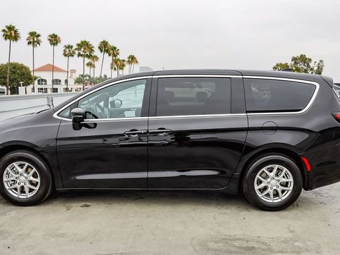 New 2027 Chrysler Pacifica Select FWD image 14