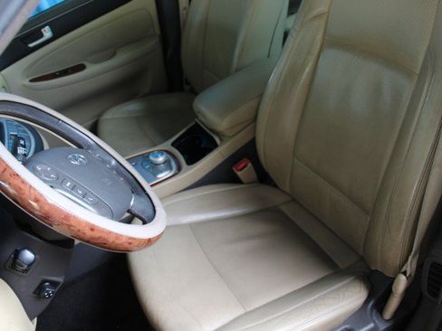 Used 2013 Hyundai Genesis 3.8 w/ Premium Pkg RWD image 2